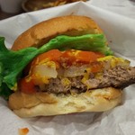 KUA'AINA - チーズバーガーの食べ掛け