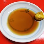 新ちゃん - ぎょうざのタレは酢醤油と辛子