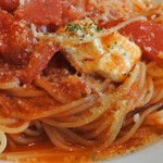 イタリア食堂 フロマージョ - トマトとモッツァレラチーズのスパゲティ