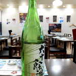 隠れ岩松 - 冷酒「六十餘洲」特別純米（グラス￥918）。波佐見町・今里酒造。すっきり爽快な吞み口