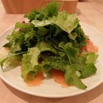シュクル キッチン - 自家製スモークサーモンのサラダ