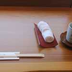 魚栄 - 食事の準備