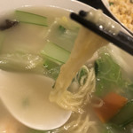 泰山 - とろみのあるスープと、割と細い麺。