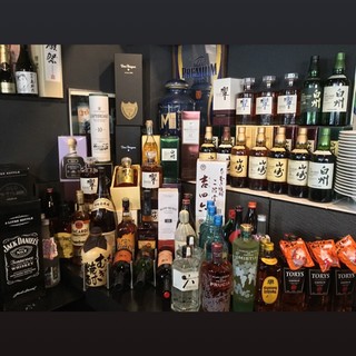 カウンター席は暫くご利用をお休みさせて頂きます。