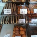 ヨコスカベーカリー - 2011/11/16 店の中のショーケース