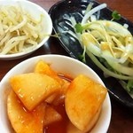 耽羅 - もやしナムル、玉ねぎサラダ、カクテキが付きます！