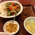 蓬莱春飯店 - 豚バラ肉丼 800円
