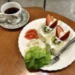 喫茶メレンゲ - フルーツサンド＆コーヒー（メレンゲ ミックス）