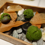 ルカンケ - 小石と葉