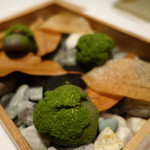 ルカンケ - 小石と葉