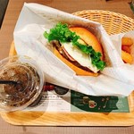 フレッシュネスバーガー - ベーコンエッグバーガー／オニオンリングセット