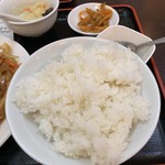 食味鮮 - ご飯もボリュームたっぷり。