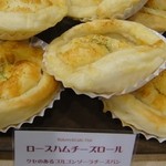 フラット - ロースハムチーズロール　120円