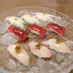 たつみ寿司 - すべて味付けされているので、そのままいただきます