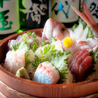 First of all, this is it! ``Delicious sashimi platter'' that changes daily depending on the stock