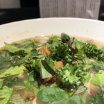 Japanese Soba Noodles 蔦 - バジル、オレガノ、ミント、イタリアンパセリなどのフレッシュハーブ