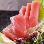 Single item of sashimi (tuna, yellowtail, salmon)