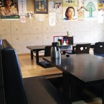Miduki Shokudou - 店内  テーブル席と小上がりの座卓