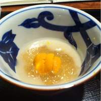 徳うち山 - 聖護院蕪のすり流し 鯛の骨のジュレ うに載せ