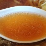 ラーメン よっしー - ラーメン よっしー ＠芝公園 中華そば 「博多のあん」様 リスペクト画像 細かい脂が浮く醤油味スープは、鶏と魚介系の出汁が効いています