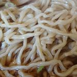 ラーメン よっしー - ラーメン よっしー ＠芝公園 中華そばに使われる加水率低めでコシを愉しめる平打ち風縮れ中太麺