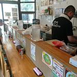 ラーメン よっしー - ラーメン よっしー ＠芝公園 店内 ストレートカウンター8席のみの潔さ