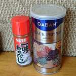 ラーメン よっしー - ラーメン よっしー ＠芝公園 2品のみの卓上調味料も潔い