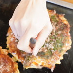 お好み焼き・ふみえ - カットして