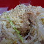 ラーメン二郎 - にんにく掛け流し