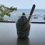 Kinosaki Marinwarudo Jio Kafe - バックは美しい日本海