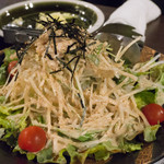 Ebisu - 蒸し鶏と大根のサラダ590円