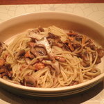 エノテカ・オルモ・デル・カウカソ - イタリアきのこ３種のパスタ、の大盛り