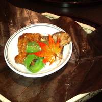北新地 湯木 本店 - 秋らしい朴葉に包まれて・・・鰆の西京焼きと生麩