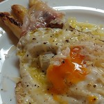 Cucina Italiana e Gastronomia CICCIO - ホワイトアスパラガスと半熟目玉焼きのグリル、パンチェッタとパルミジャーノチーズ添え