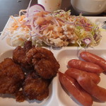 コンフォートホテル - こんなこと言ったら怒られそうだけど　何かのエサっぽいサラダ　ソーセージにケチャップ掛け忘れた