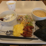 コンフォートホテル - 参考　2016年11月の朝食　おにぎりもありスープはビスク