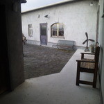 ネジマキカフェ - 入口までの通路