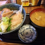 あやみ屋 - 日替り 近海五色丼 (780円＋税)