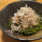 天史朗鮨 - お通し　メカブ　ボイル仕立ての熱々です