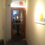 和肴 鉄板 アキラ - 入口までの通路