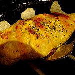 健康とおやさいのおみせ 和ダイニング 彩華 - チーズ入りベーコンとトマトのオムレツスイートチリソース