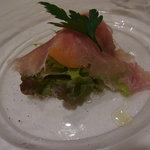トラットリア・アルベロ - 前菜／柿と生ハム、フロマージュ・ブラン、イタリアンパセリ
