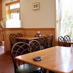 SOFTY CAFE - ウッド調の温かみのある雰囲気