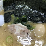 横浜ラーメン厨房 うえむらや - 味玉ラーメン