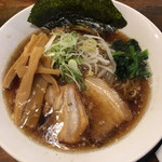 鶴橋らーめん食堂鶴心 - しょうゆラーメン 670円