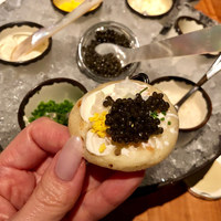 ザ タヴァン グリル＆ラウンジ - 