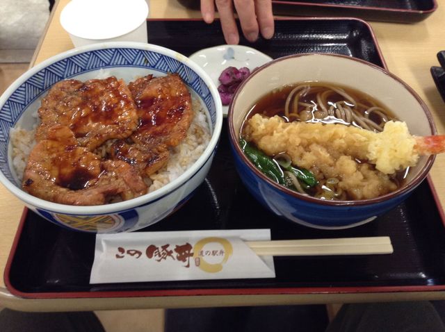 む～んらいと この豚丼 イオン釧路店 東釧路/豚丼 [食べログ]