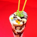 焼鳥と魚と鍋 焼鳥のえーす - 抹茶アイスとチョコのケーキのパフェ