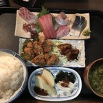 Sankai - 山海おまかせ定食
                        刺身盛合せ、鳥唐揚げ、豚バラ、カニ玉、タケノコ
                        アラ味噌汁、大ご飯+小ご飯