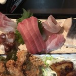 Sankai - 山海おまかせ定食
                        刺身盛合せ、鳥唐揚げ、豚バラ、カニ玉、タケノコ
                        アラ味噌汁、大ご飯+小ご飯